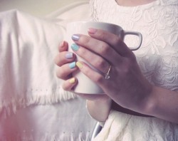 pastel-nails-with-tea