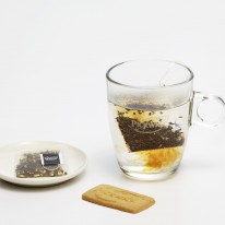 Pickwick Tea Master Selection Theeglas theetip en koekje