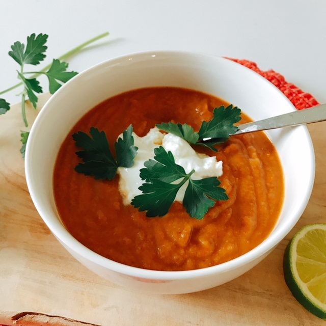 Rode paprika, tomaten en linzensoep Food