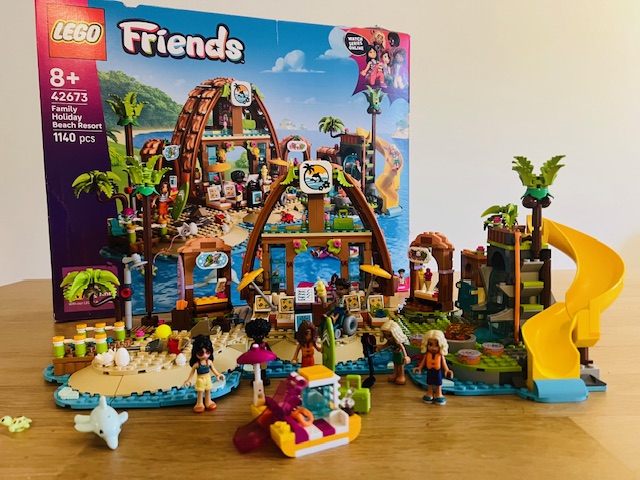 LEGO Friends Family Holiday Beach Resort - Speelgoed van het jaar 2025